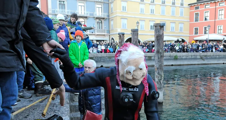 La Befana subacquea domani esce dal lago