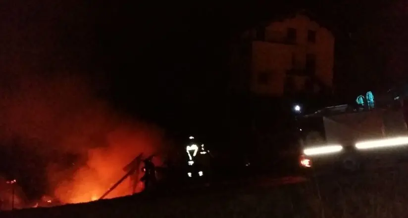 Palù, la legnaia del sindaco distrutta dalle fiamme