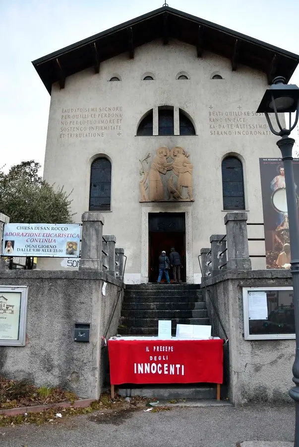 «Gesto violento e da condannare». E Fugatti invoca pene esemplari