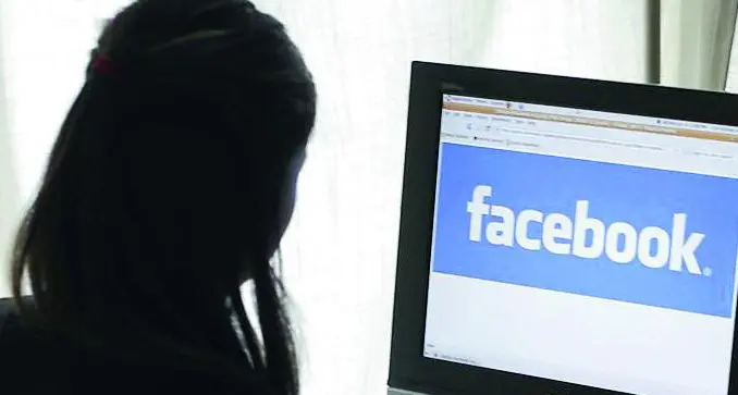 Chatta con una dodicenne: dieci mesi per adescamento