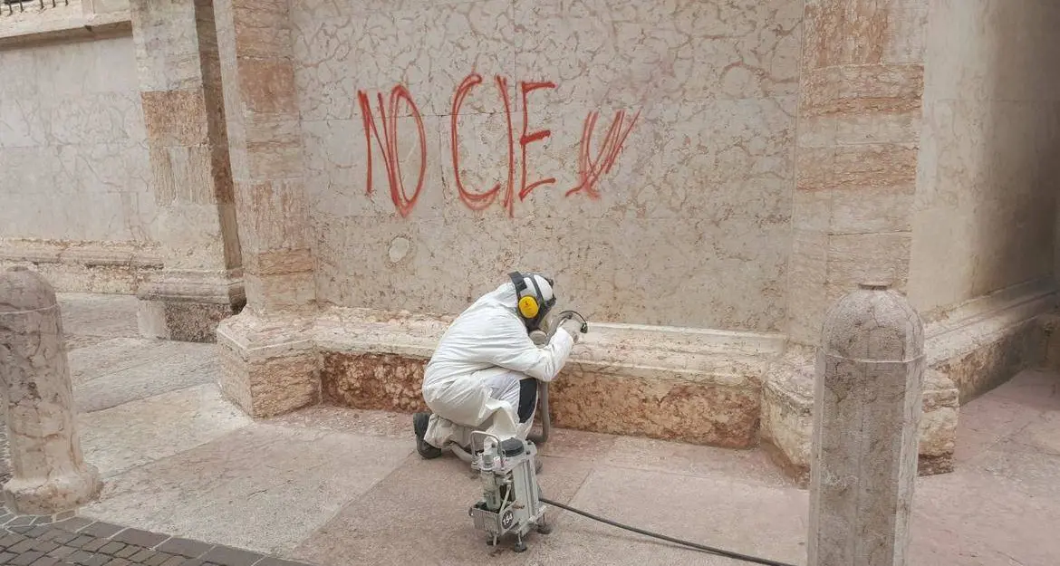 Scritte sui muri, a Trento la cancellazione diventa gratuita