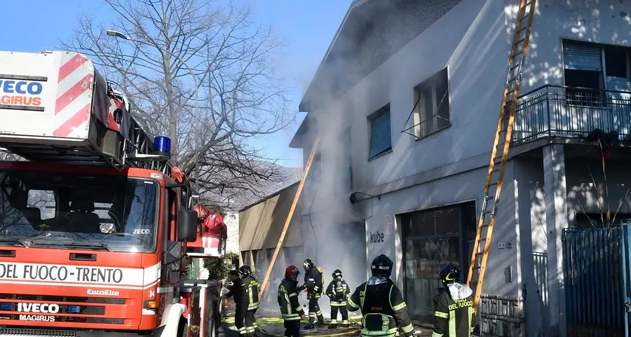 Fuoco nella palazzina abbandonata