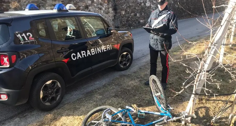 Investe più volte un ciclista, arrestato