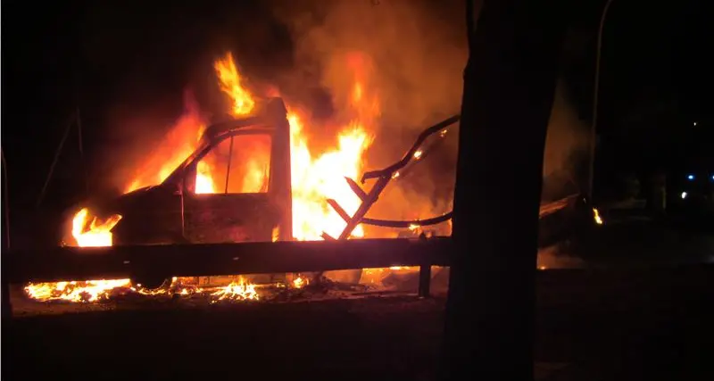 Furgone avvolto dalle fiamme in A22