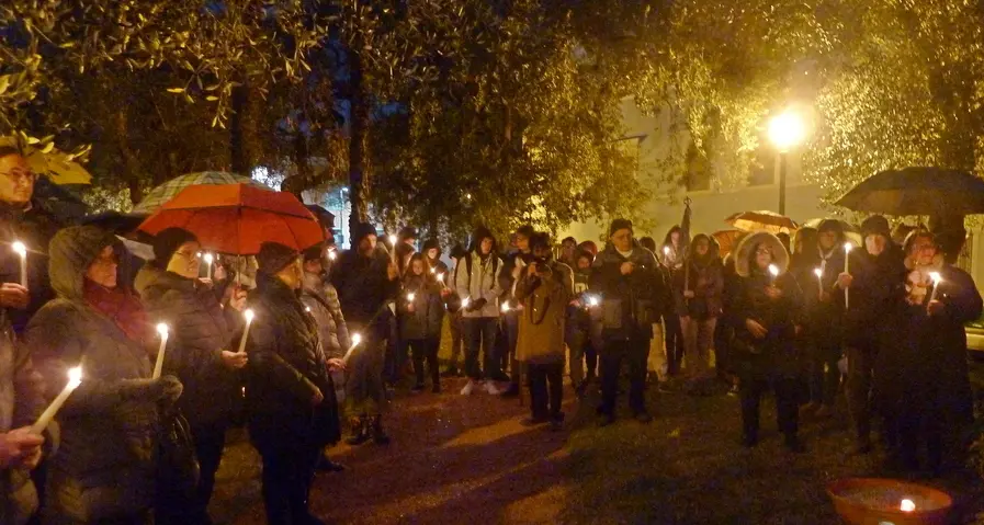 Candele per gli arcensi deportati