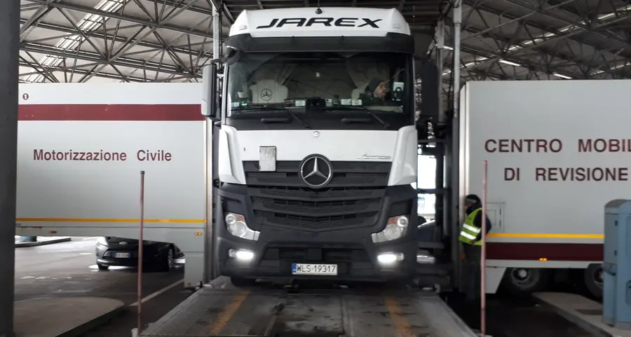Un centro mobile per controllare i Tir