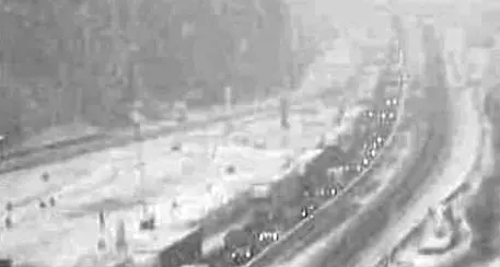 Camion bloccati per neve, autostrada inagibile da Chiusa a Vipiteno: coda di 12 chilometri