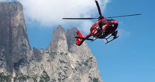 Fortezza, bimba di 10 anni colpita dallo zoccolo del suo cavallo: è grave