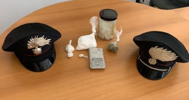 Cavalese, macellaio ventenne arrestato per spaccio di cocaina
