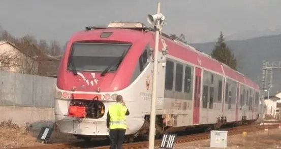 Caldonazzo, attentato incendiario alla stazione. Traffico ferroviario bloccato per mezz'ora