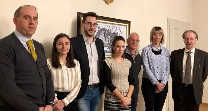 I premi della De Bellat a quattro diplomati e due laureati