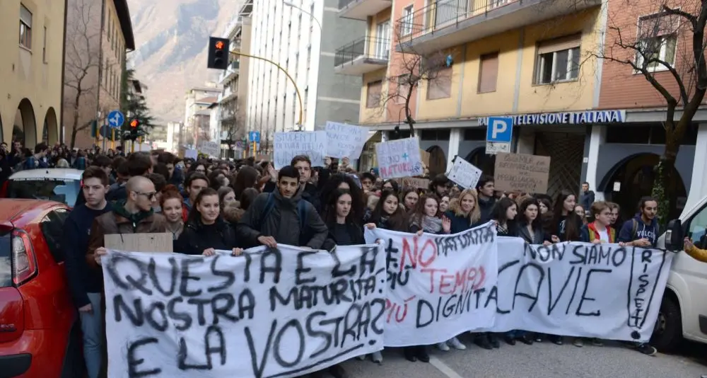 Manifestazione a Trento contro il nuovo esame di maturità
