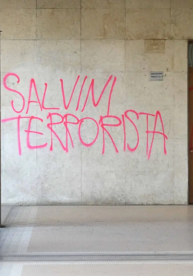 Attacchi a banche e Poste in solidarietà agli anarchici