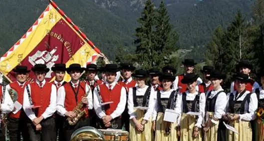 Sul palco sale la Civica Banda di Borgo