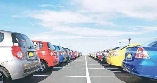 Compra una fiammante Mercedes ma scompare l'autosalone