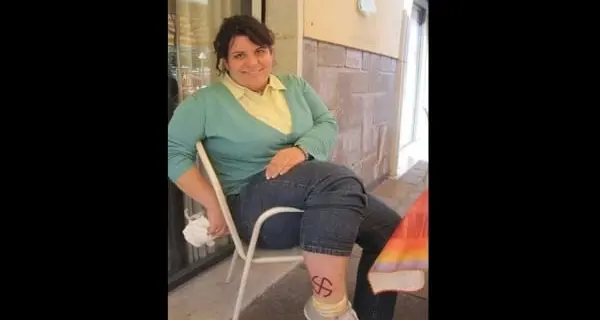 Svastica tatuata, Poletti si dimette