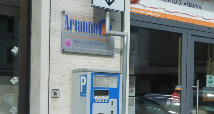 Cles, parcheggiare in centro adesso costa un euro all’ora