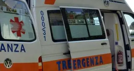 Cade dall’albero 53enne portato in rianimazione