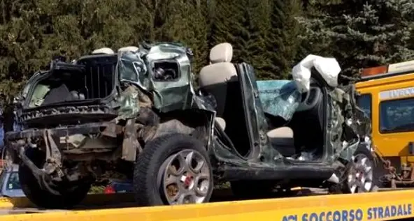 Cade nel dirupo con l’auto e muore