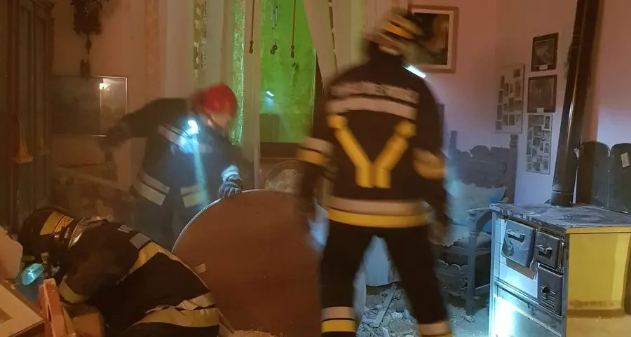 Crolla soffitto in centro a Tione: evacuati in sei