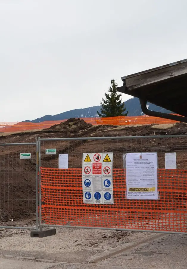 A Castello riaffiorano resti romanici dal cantiere
