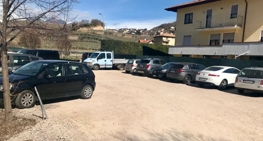 Battibecco in aula sul parcheggio di via Rosmini