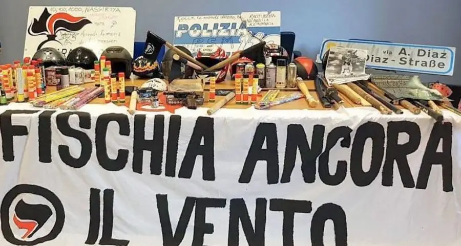 Per gli anarchici arrestati cade l’accusa di terrorismo