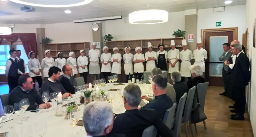 Studenti in cucina con Ricci, in sala con Baston
