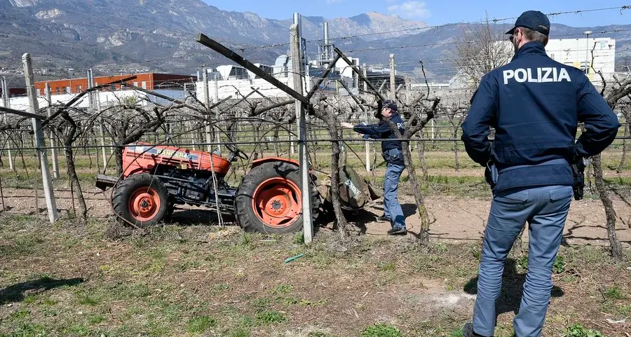 Rimane schiacciato col trattore grave un anziano di Borgo Sacco