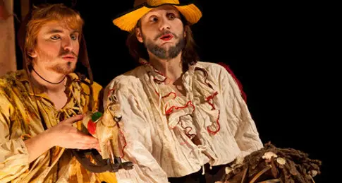 Don Chisciotte sale sul palco per poter salvare sé e il teatro