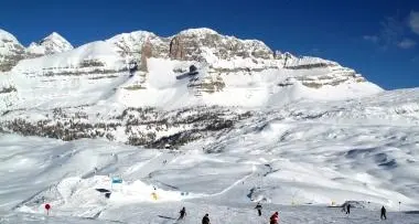 Aggredirono un maestro di sci sulle piste di Campiglio, condannati due turisti