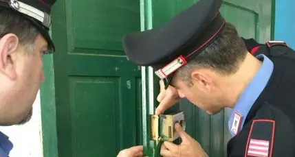 Trento, diciottenne sorpreso a rubare in un appartamento: la padrona di casa chiama il 112