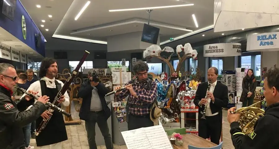 «Noi rischiamo il posto ma qui fanno i concertini»