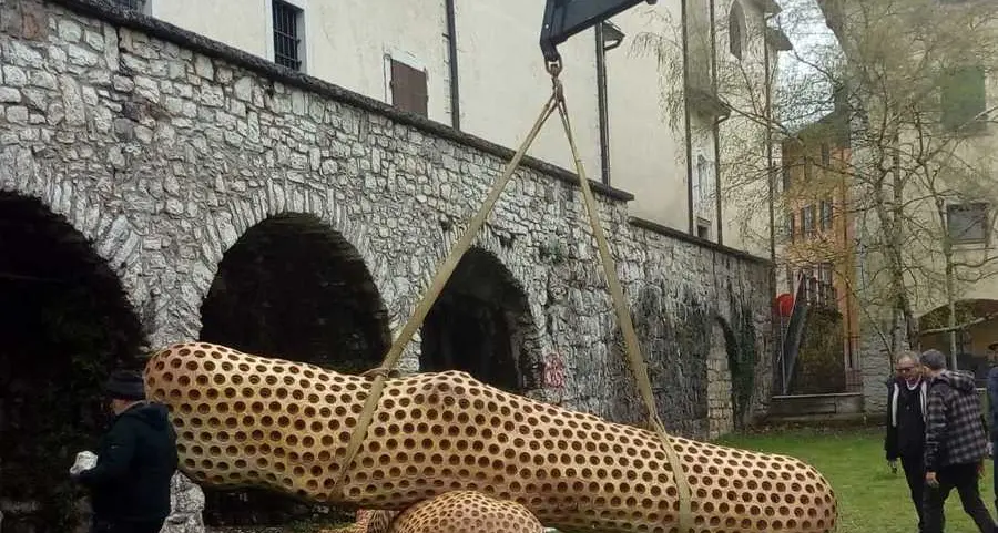 Una “Quercia Rotta” collocata nel parco del Degasperi di Borgo