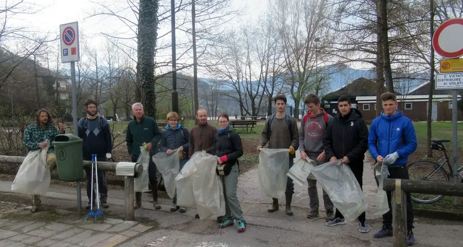 Operazione pulizia nelle due “zone umide” del lago