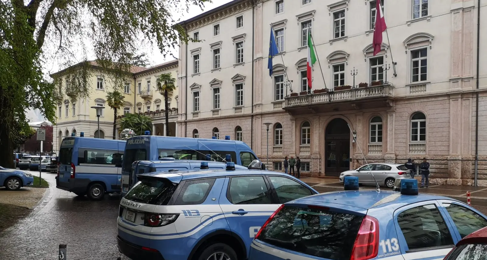 Il questore: polizia a difesa di studenti, donne e anziani. Consigli antitruffa nei luoghi di culto