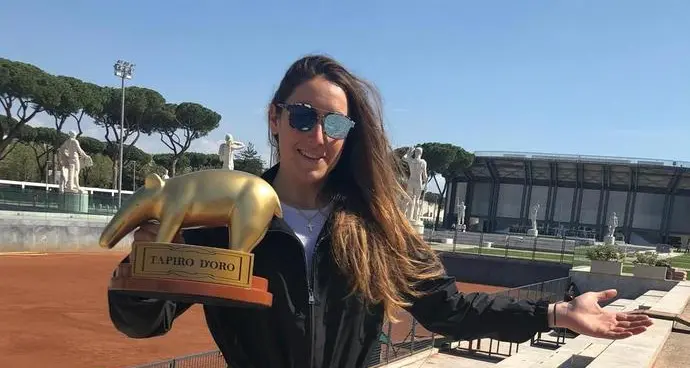 Fiamme Gialle, una parata di stelle. E un tapiro d’oro