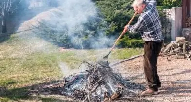 Il sindaco di Pellizzano vieta di bruciare sterpaglie e rifiuti
