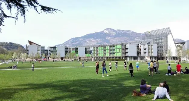 Due rapinatori giovanissimi aggrediscono studenti alle Albere