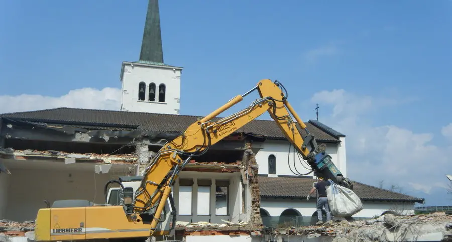 L’ex scuola di Dermulo ora è un cumulo di macerie