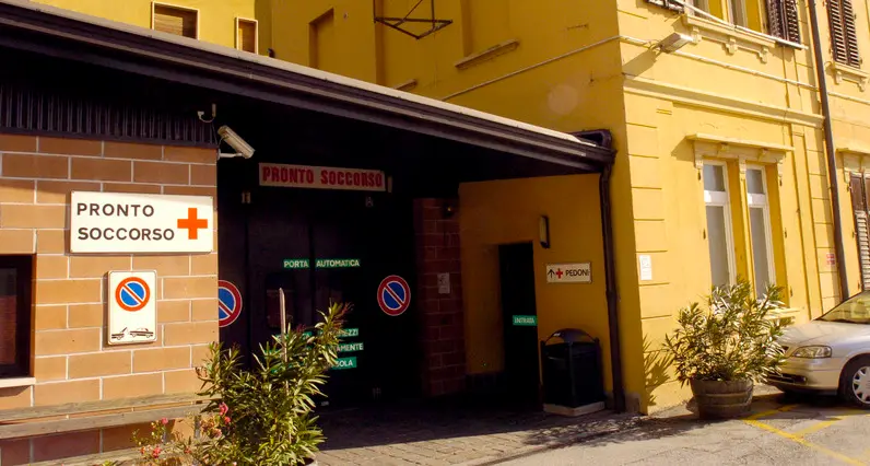 «Per 6 ore in una stanza senza acqua e assistenza»