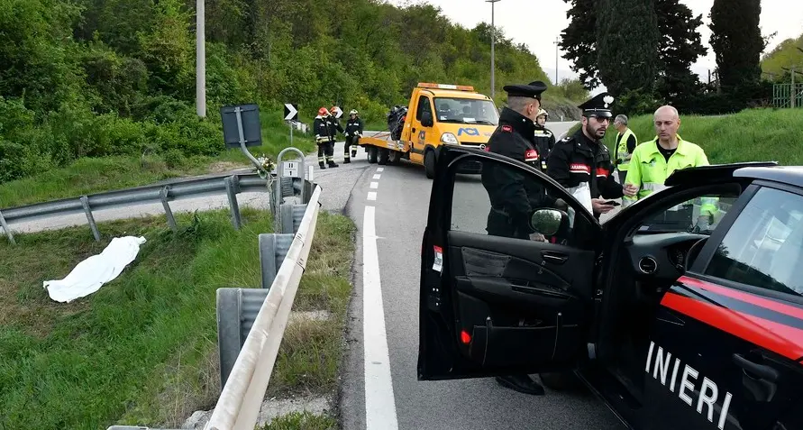 Schianto in scooter, muore papà