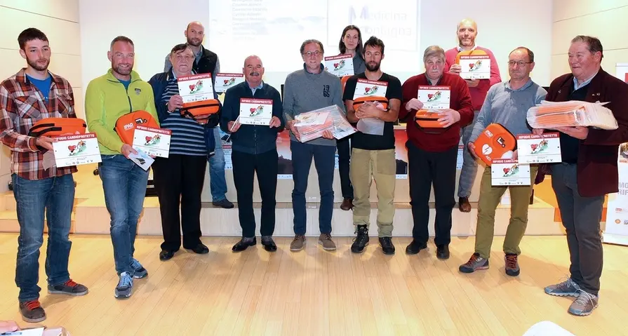 Defibrillatore per 12 rifugi