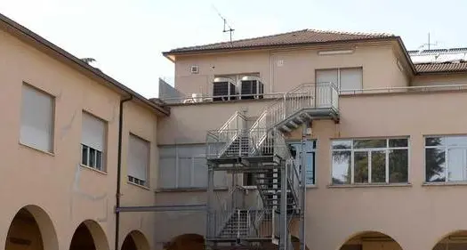 Svaligiano la mensa della scuola Ci vogliono i Ris per incastrarli