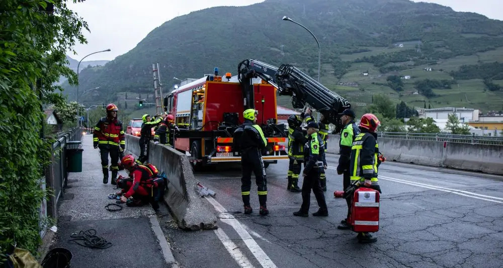 Precipita nell'Isarco: salvato in extremis