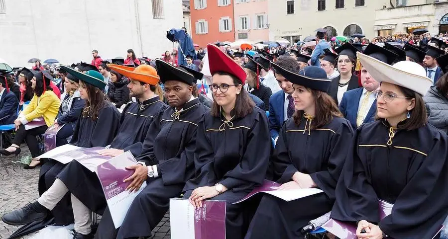 Laureati, cerimonia in piazza