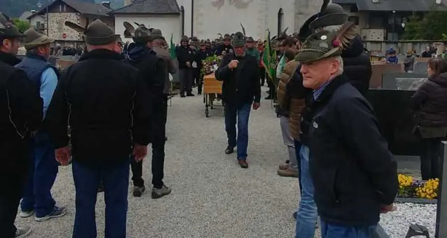 Alpini commossi in preghiera all’addio a Fidenzio Della Sega