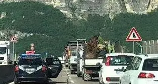 Tamponamento a quattro, traffico in tilt in tangenziale