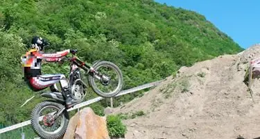 Vadena, motociclista ferito in una caduta al Safety Park