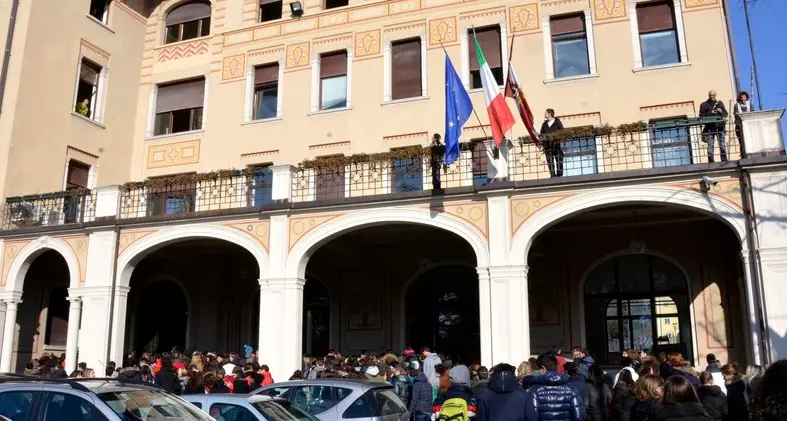 Raffica di furti nelle aule incustodite del Liceo Rosmini